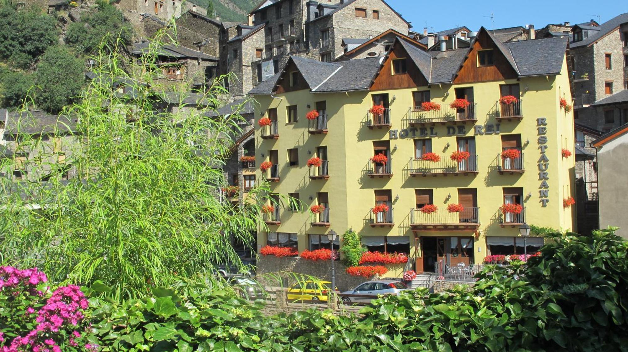 Hotel De Rei Llavorsi Exterior photo